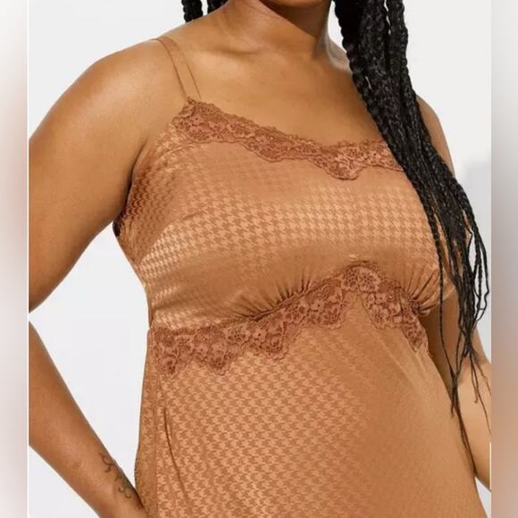 Woman’s Torrid Tea Length Woven Jacquard Lace Trim Cami Dress Size 2 - Picture 4 of 9